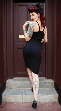 Pin Up Vintage, Rockabilly Girl, Black Pencil Dress, Pin Up Models, Pin Up Photography, Pin Up Hair