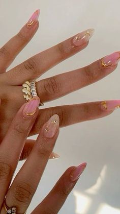 Pink Gold Nails, Short Classy Nails, Almond Nails Pink, Aura Aesthetic, Aesthetic Gold, Girly Acrylic Nails, Nails Summer