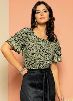 Fashion Work Outfit, Black Skirt Outfits, Printed Blouses, Fashion Top Outfits, Embroidered Blouse Designs, Altering Clothes