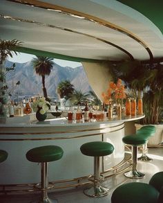 Luxury 70s Interior, 80s Florida Aesthetic, 80s Miami Aesthetic Home, Seventies Interior Design, 80s Home Interior, 80s Luxury Interior, Art Deco Miami, Art Deco Office, 80s Interior Design