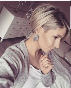 Bob Style Haircuts, Kort Bob, Undercut Bob, Choppy Bob Hairstyles, Short Bob Haircuts, Short Pixie Haircuts, Trendy Haircuts, Short Haircut, Short Blonde