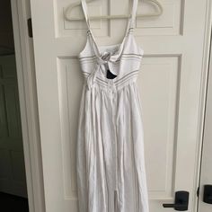 Nwt Shona Joy Ivory & Tan Sleeveless Maxi Dress With Tie In Front Sz 2. Bought From Saks And Doesn’t Fit Me Right. Retail For $285 Daytime Linen Sleeveless Sundress, Sleeveless Linen Sundress For Daytime, Linen Sleeveless Sundress For Daytime, White Sleeveless Dress With Tie Back, White Midi-length Dress With Tie Back, White Sleeveless Tie-back Dress, White Cotton Dress With Tie Back, Sleeveless Linen Maxi Dress For Daytime, White Sleeveless Linen Sundress