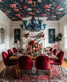 Vibrant Dining Room Ideas, Moody Decor Dining Room, French Eclectic Dining Room, Jewel Box Dining Room, European Maximalist Decor, Diagonal Dining Table Placement, Red Accent Wall Dining Room, Gaudy Home Decor, Dining Room With Art