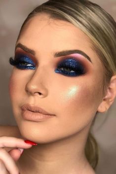 Affordable Makeup Brushes, Blue Smokey Eye, Make Up Designs, Eye Makeup Ideas, Pink Eyeshadow, Blue Eyeshadow