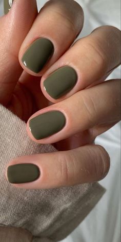 Short Rectangular Nails, Short Oval Dip Nails Fall, Solid Nail Color Ideas Short, Oval Nails Short Design, Solid Gel Nail Color Ideas Summer Short, Solid Colour Nails Short, Natural Autumn Nails, Earthy Nail Ideas, Short Plain Nail Ideas