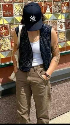 Western Lesbian Style, Masculine Lesbian Style Summer, Masc Lesbian Cowboy Outfit, Masc Lesbian Shorts Outfit, Queer Outfits Women, Masc Lesbian Workout Outfits, Tomboy Chic Outfits, Going Out Outfits Summer, Pretty Tomboy