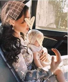 Christian Veiling, Summer Instagram Pictures, Mother Baby Photography, Fitness Wear Outfits, Photography Inspiration Portrait, Stylish Maternity Outfits, Girl Thinking, روتين العناية بالبشرة, Stylish Maternity