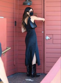 Kendall Jenner Boots, Kendall Jenner Outfits Casual, Kendall Style, High Fashion Looks, Black Slip Dress, Kendall Jenner Outfits, Jenner Style, Celebrity Street Style, Kendall Jenner Style