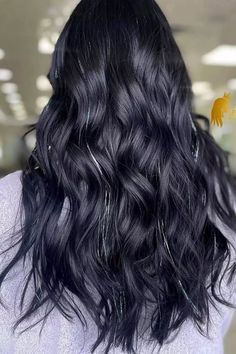 Black Hair With Feather Extensions, Tinsel Hair Dark Hair, Dark Hair Tinsel, Brunette Hair With Tinsel, Tinsel In Hair Brown, Tinsel In Dark Hair, Black Hair With Silver Tinsel, Dark Hair With Tinsel, Tinsel On Black Hair