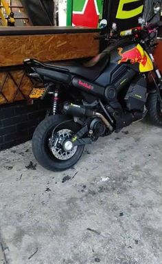 a black motorcycle parked next to a building