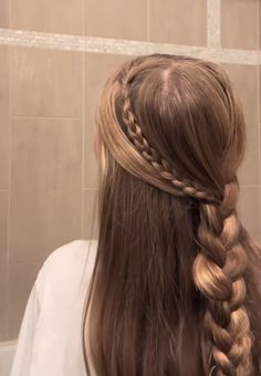 Cute Fair Hairstyle, Astetic Hair Styles, Open Hair Curls Hairstyle, Cute Aesthetic Outfits For School, Pe Hairstyles, Cute Hairstyles Ideas, Cute Winter Hairstyles, Pinterest Hairstyles, Cute Hairstyle Ideas