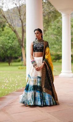 Tie Dye Lehenga, One Shoulder Lehenga, Dye Lehenga, Yellow Lehenga Choli, Chaniya Choli Wedding, Yellow Lehenga, Hand Tie