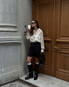 What to Wear with Classy Winter Outfits: 13 Classy Winter Outfit Ideas That Will Make You Feel Confident - The Wandering Girl