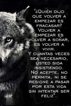 a black and white photo of a wolf's face with the words in spanish