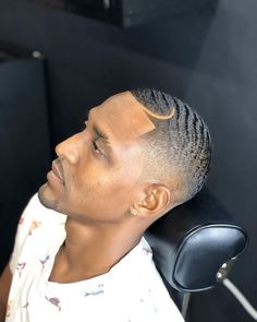 Grey Hair Black Man, Afro Hair Fade, Taper Fade Short Hair, Taper Fade Curly Hair, Waves Hairstyle