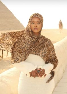 @ambiyofarah Somali Clothing, Hijabi Summer, Somali Women, Deen Dunya, Ethiopian Women, Travel Pose, Brown Skin Makeup, Head Coverings, Modest Fits