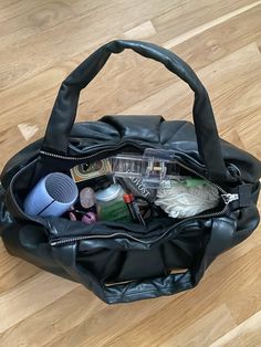 Frazzled English Woman Bag, English Frazzled Woman Aesthetic, Messy English Woman Aesthetic, Ludacrisly Capacious Bag, Frazzled English Woman, Frazzled English Woman Aesthetic, Messy Handbag Aesthetic, English Girls, Aesthetic Bags