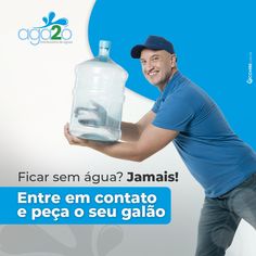 a man holding a large water bottle in front of a blue and white background with the words, ficar sem agua? jamais