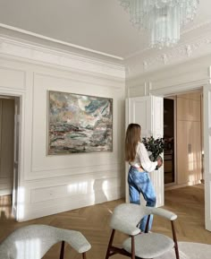 French Interior Design Paris Apartments, Interior 2023, Modern Apartment Interior, Inspiring Homes, Kenza Zouiten, Design Hall, Parisian Interior, French Apartment, Wall Panelling