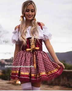 A imagem pode conter: 1 pessoa, em pé e atividades ao ar livre Folk Costume, Dresses Kids Girl, Kids Dress, Good Times, Halloween, Dresses, On Instagram, Instagram, Design