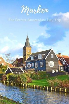 an image of the water and houses in marken, the perfect amsterdam day trip