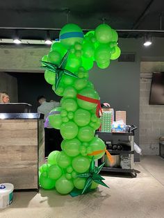 a bunch of balloons that are in the shape of a tower with stars on it