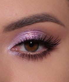 Makeup For Lilac Dress, Makeup For Lavender Dress, Light Purple Eye Makeup, Lavender Eyeshadow Looks, Light Purple Makeup Looks, Makeup Lila, Lavender Eye Makeup, Makeup Morado, Purple Makeup Looks