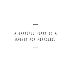 a quote that reads, a grateful heart is a magnet for miracless