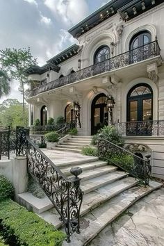 Old Money Style House, Old Rich House, Old Modern House, Aesthetic Exterior, Mansion Aesthetic, Old Money House, Dream House Aesthetic, House Dream, Dream Mansion