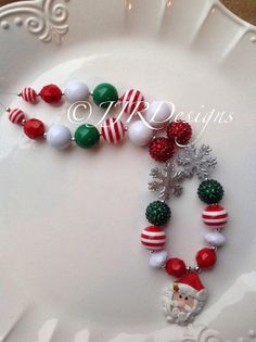 Christmas Girl Necklace Santa Necklace by JJRDesigns on Etsy Christmas Necklace Diy, Holiday Jewelry Diy, Christmas Jewelry Diy, Jewelry Hacks, Holiday Beading, Beads Craft Jewelry, Girl Necklace, Bubblegum Necklace, Christmas Necklace