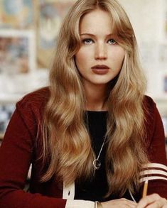 ✰𝘱𝘪𝘯𝘵𝘦𝘳𝘦𝘴𝘵 // 𝘴𝘢𝘪𝘯𝘵𝘦𝘭𝘪𝘴𝘴𝘴𝘦 70’s Hair, Girl Film, 70s Hair, Grunge Hair, Dream Hair, Jennifer Lawrence, Aesthetic Hair, Hairstyles With Bangs, Pretty Hairstyles