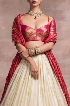 Grand Lehenga, Handloom Lehenga, Simple Lehenga, Indian Outfits Lehenga, Brocade Blouse, Lehenga Designs Simple, Lehenga Blouse Designs