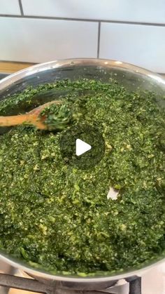 Corre Larkin on Instagram: "My Mom’s famous creamed spinach that we have every Thanksgiving. It may not be traditionally made but oh man it’s good #cooking #easyrecipe #dinner #homecook #homecooking #eating #cookingtime #Thanksgiving #holidayseason #creamedspinach #recipeoftheday #recipes" Cream Spinach Recipe, Spinach Creamed, Keto Veggies, Creamed Spinach Recipe, Thanksgiving Gravy, Silver Palate, Spinach Recipe, Low Carb Veggies, Thanksgiving Dishes