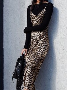 Silk Leopard Dress Outfit, Leopard Maxi Dress Outfit, Leopard Dress Outfit Winter, Cheetah Slip Dress Outfit, Leopard Slip Dress Outfit, Animal Print Dress Outfit, Animal Print Dress Aesthetic, Leopard Print Dress Street Style, Cheetah Dress Aesthetic