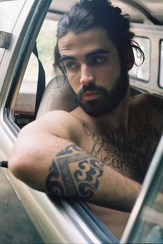 . Barba Hipster, Surfer Hair, Band Tattoo Designs, Arm Band Tattoo, Beard Love, Beard Tattoo, Man Bun, Moustaches, Intj