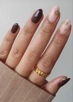 Best Neutral Nail Color For Pale Skin, Winter Chic Nails, Gel Nail Designs Winter 2023, Chic Fall Nails Classy, Emily In Paris Nails, Boho Short Nails, Mixed Metals Nails, Subtle Thanksgiving Nails, Mystical Nails Simple