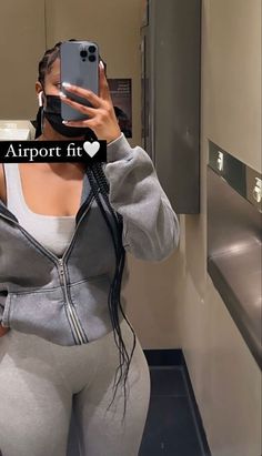 Loungewear Outfits Black Women, Airport Outfit Summer 2023, Cute Airport Outfit Summer, Comfy Cute Airport Outfit, Cute Airport Outfit, Airport Fit, Errands Outfit, Airport Fits, Airport Outfits