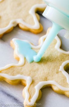 This is the EASIEST way to ice your holiday sugar cookies! Plus, get my favorite recipe for soft cookie cutter sugar cookies. Easy Royal Icing Recipe, Easy Icing, Holiday Sugar Cookies, Easy Sugar Cookies, Cutout Sugar Cookies, Christmas Sugar Cookies