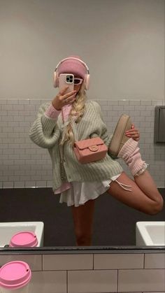 Cute Winter Outfits Aesthetic Pink, Light Pink Aesthetic Outfits, Fairy Winter Outfits, Pink Winter Outfit Aesthetic, Cute Photoshoot Outfits, Pastel Fall Outfits, Cute Pink Winter Bags, Pastel Cozy Aesthetic Outfits, Pink Cozy Outfit Aesthetic