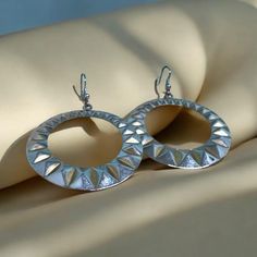 These vintage 80s silver hoop earrings feature a bold 3D design with shiny striped details, making them the perfect statement piece. The large round hoops dangle gracefully, adding a retro flair to any outfit. Lightweight yet eye-catching, these earrings are a must-have for lovers of vintage style and bold accessories! Type: Hoop Closure: Fish Hook Metal, Silver Toned 70s Hoop Earrings, 80s Hoop Earrings, Vintage Metal Circle Earrings, Retro Clip-on Hoop Earrings, Nickel-free Vintage Hoop Earrings For Festivals, Hoop Earrings Large, 80s Earrings, Statement Hoop Earrings, Retro Earring