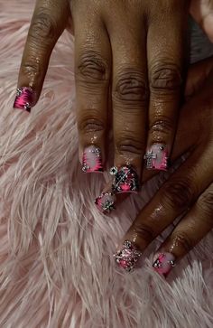 Nail Idea Birthday, Pink Nails Ideas Black Women, Nail Inspiration Black Women, Acrylic Nail Set Short, Nails Short Baddie, Nails Ideas Black Women, Short Duck Junk Nails, Nails With Charms Pink, Rad Nails