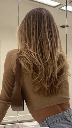 Highlight Inspo Blonde, Haircut Ideas For Blonde Straight Hair, Balayage With Money Piece Straight Hair, Long Natural Layers, Butterfly Haircut 2022 Medium Straight, Chunky Highlight Balayage, Golden Brown Blonde Balayage, Thick Long Layered Hair With Curtain Bangs, Natural Looking Blonde Highlights On Brown Hair