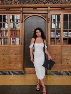 High School Grad Fits, Graduation Long Dress University, Grad Outfits College Classy, Honors Aesthetic, Uni Graduation Dress, Grad Ceremony Outfit, Grad Outfits High School, Simple Graduation Outfits