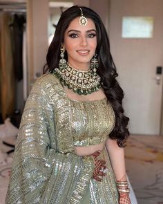 Engagement Looks, Engagement Dress For Bride, Engagement Look, Engagement Makeup, Indian Bride Outfits, Gold Outfit, Indian Dresses Traditional, Indian Bridal Dress, Bridal Makeup Looks