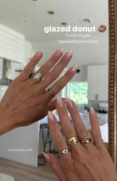 Nail Art Ideas Hailey Bieber Nails Dnd, Glazed Nails Natural, Rounded Square Pink Nails, Dip Hailey Bieber Nails, Simple Glossy Nails, Wedding Nails Off White, Bridesmaid Nails Neutral Acrylic, Dip Powder Nails No Tips, Emilee Kiser Nails