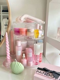 Rotating Makeup Organizer, Organize Bathroom Countertop, Pinterest Room Decor, Preppy Room Decor, Girly Room, Room Deco, Preppy Room, Room Makeover Bedroom, Dream Room Inspiration