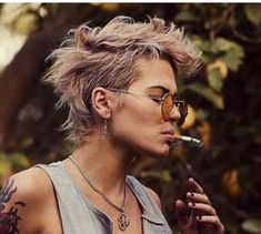 Short Hair Inspiration, Short Punk Hair, Trendy Short Hairstyles, Rocker Hair, Amazing Hairstyles, Short Hair Undercut, Messy Short Hair, Edgy Short Hair, Punk Hair