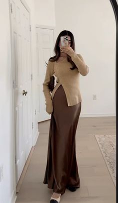 Business Casual Outfits Long Skirts, Business Casual Outfits Feminine, Unique Casual Outfits, Modest New Years Outfit, Quiet Luxury Outfit, Elegant Fits, Feminine Urge, Estilo Hijab, Stile Hijab