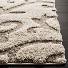 a large rug with an intricate design on the top and bottom, in neutral colors