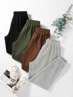 SHEIN EZwear 4Pack Thermal Lined Sweatpants | SHEIN USA Pants Photography Ideas, Plain Sweatpants, Fashion Composition, Hoodies Collection, Good Woman, Summer Pieces, Look Legging, Cute Sweatpants, Sport Model